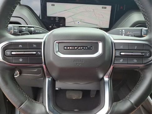 Used 2025 GMC Yukon XL Denali AWD/4WD image 11