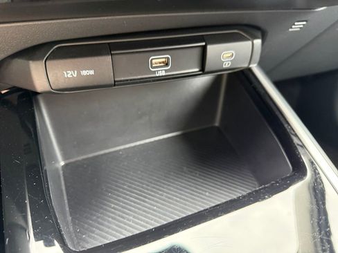 Used 2024 Kia Niro LX image 37