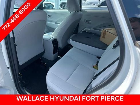 Used 2025 Hyundai Kona SEL FWD image 4