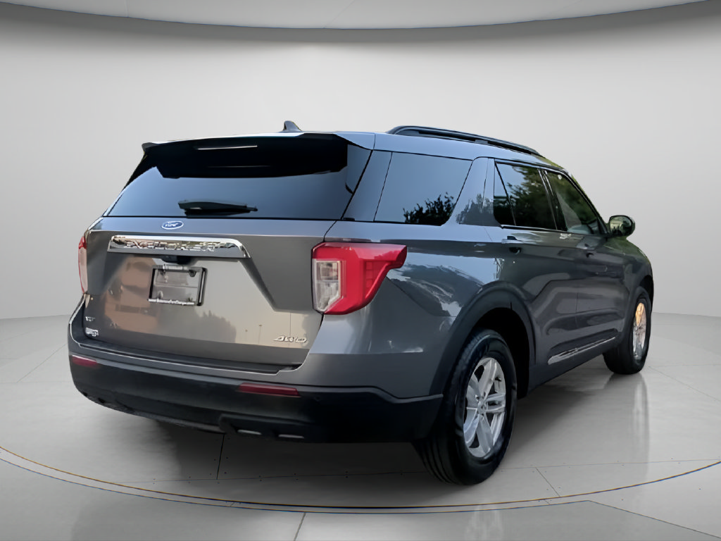 Used 2023 Ford Explorer XLT AWD/4WD image 29