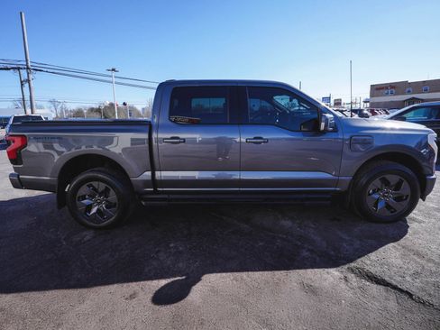 Used 2022 Ford F150 Lightning Lariat image 4