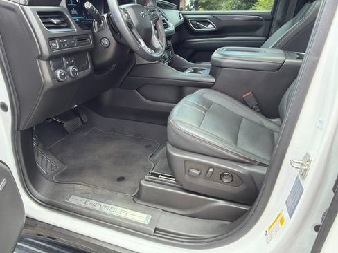 Used 2022 Chevrolet Suburban RST w/ Luxury Package RWD image 9