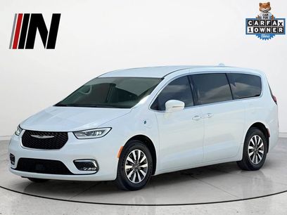 Used 2022 Chrysler Pacifica Touring-L