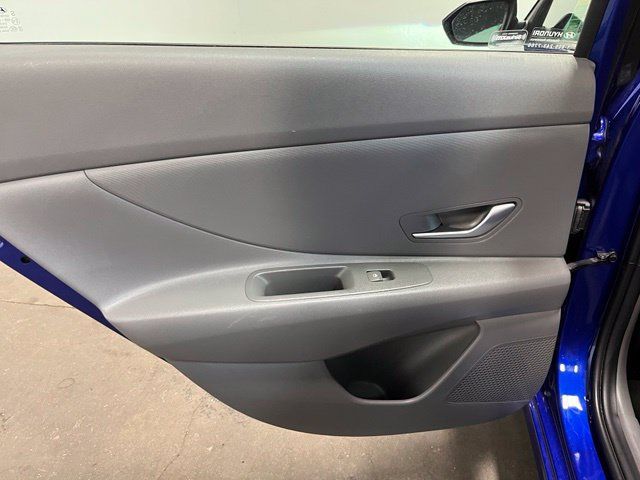 Used 2024 Hyundai Elantra SEL FWD image 16