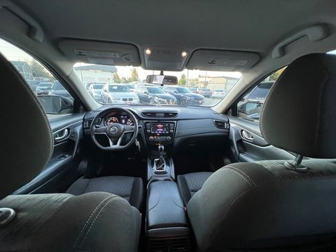 Used 2018 Nissan Rogue S FWD image 12