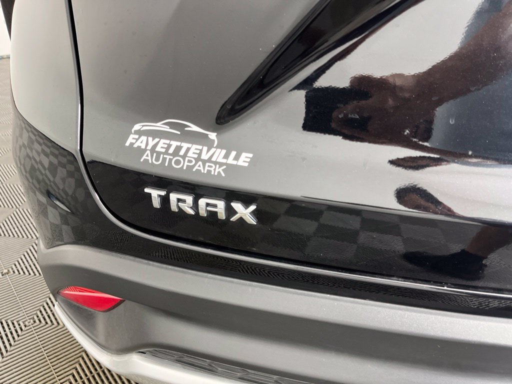 Used 2025 Chevrolet Trax LT FWD image 4