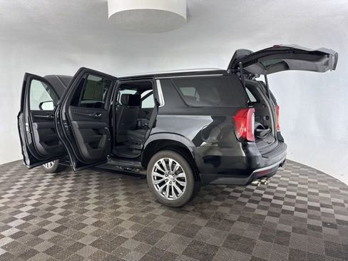 Used 2021 GMC Yukon Denali w/ Denali Premium Package image 18