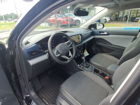 Certified 2024 Volkswagen Taos SE FWD image 19