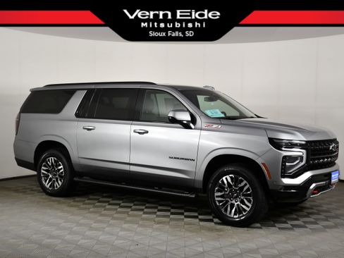 Used 2025 Chevrolet Suburban Z71 image 1