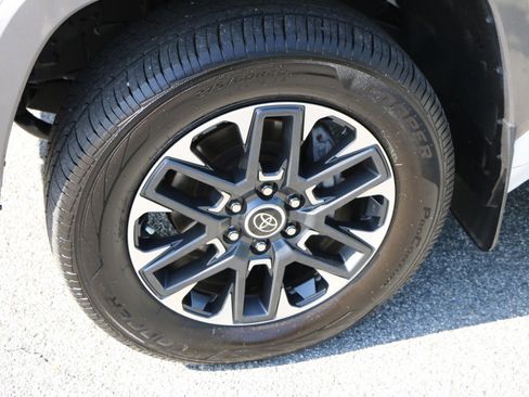 Used 2024 Toyota Tundra Limited AWD/4WD image 14