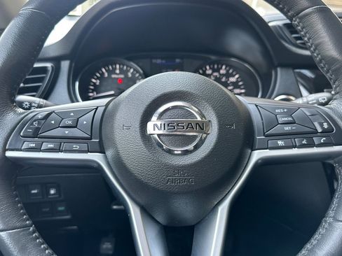 Used 2018 Nissan Rogue SV w/ Premium Package image 29