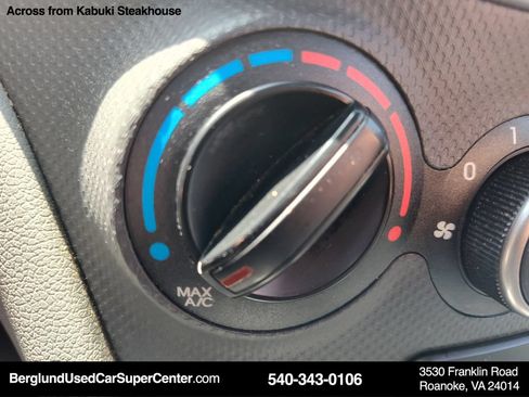 Used 2016 Hyundai Accent SE FWD image 35