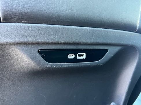 Used 2024 Chrysler Pacifica Touring-L FWD image 40