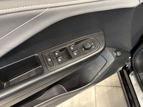 Used 2024 Volkswagen Taos SEL image 9