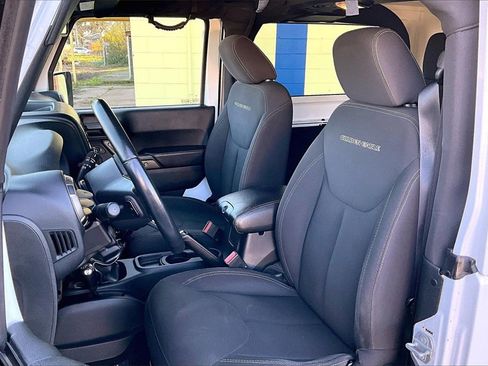 Used 2018 Jeep Wrangler Sport image 9