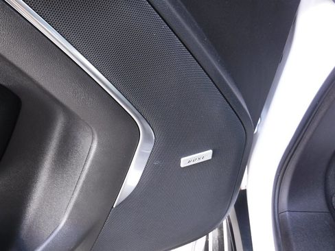 Used 2023 GMC Yukon XL SLT image 15