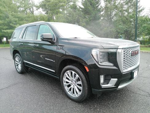 Used 2021 GMC Yukon Denali w/ Denali Ultimate Package AWD/4WD image 2