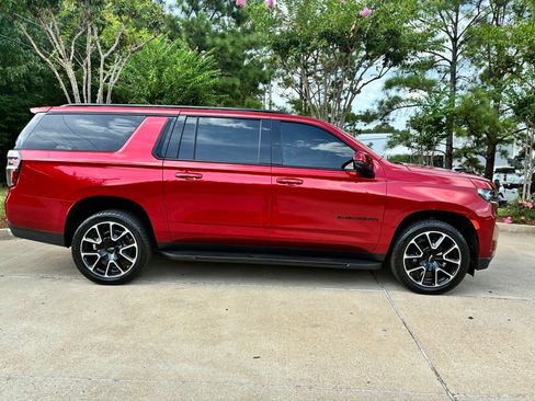 Used 2022 Chevrolet Suburban RST w/ Sport Performance Package RWD image 4