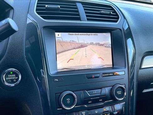 Used 2018 Ford Explorer XLT w/ Equipment Group 202A FWD image 30