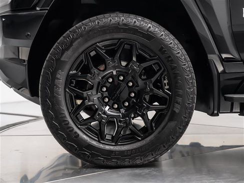 Used 2024 GMC Hummer EV 2X image 9