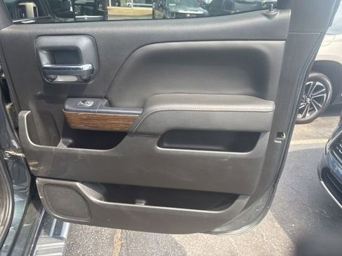 Used 2018 GMC Sierra 2500 Denali w/ Duramax Plus Package AWD/4WD image 28