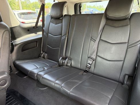 Used 2019 Cadillac Escalade ESV Luxury AWD/4WD image 14