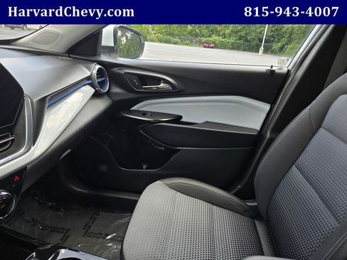 Certified 2025 Chevrolet Trax LT FWD image 13