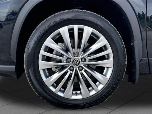 Used 2026 Toyota Highlander Platinum AWD/4WD image 11