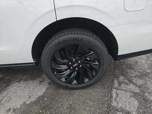 New 2026 Lincoln Navigator Reserve AWD/4WD image 12