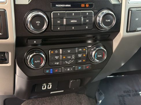 Used 2018 Ford F250 Lariat w/ Lariat Value Package AWD/4WD image 15