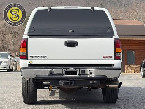 Used 2006 GMC Sierra 2500 SLT w/ Heavy-Duty Power Package image 4