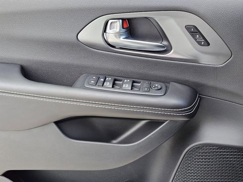 New 2026 Chrysler Pacifica Select image 24