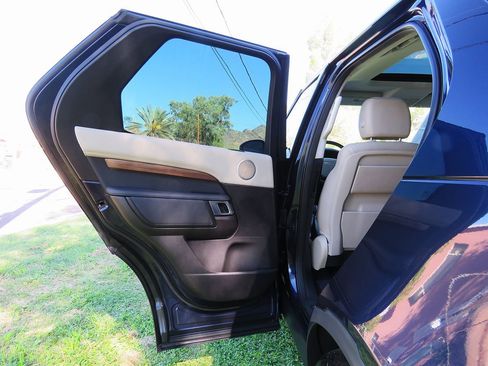 Used 2018 Land Rover Discovery HSE image 20