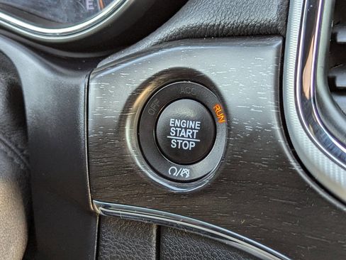 Used 2018 Jeep Grand Cherokee Limited image 25