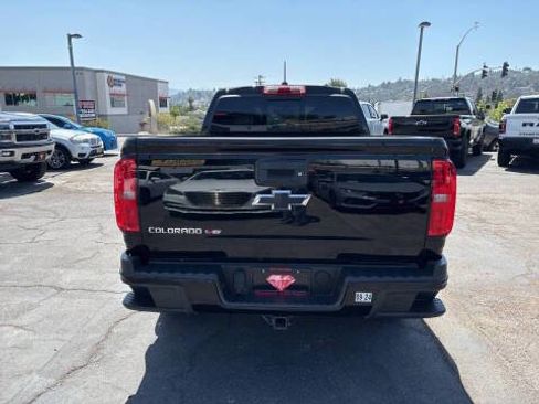 Used 2018 Chevrolet Colorado Z71 w/ LPO, Premium Interior Package AWD/4WD image 6