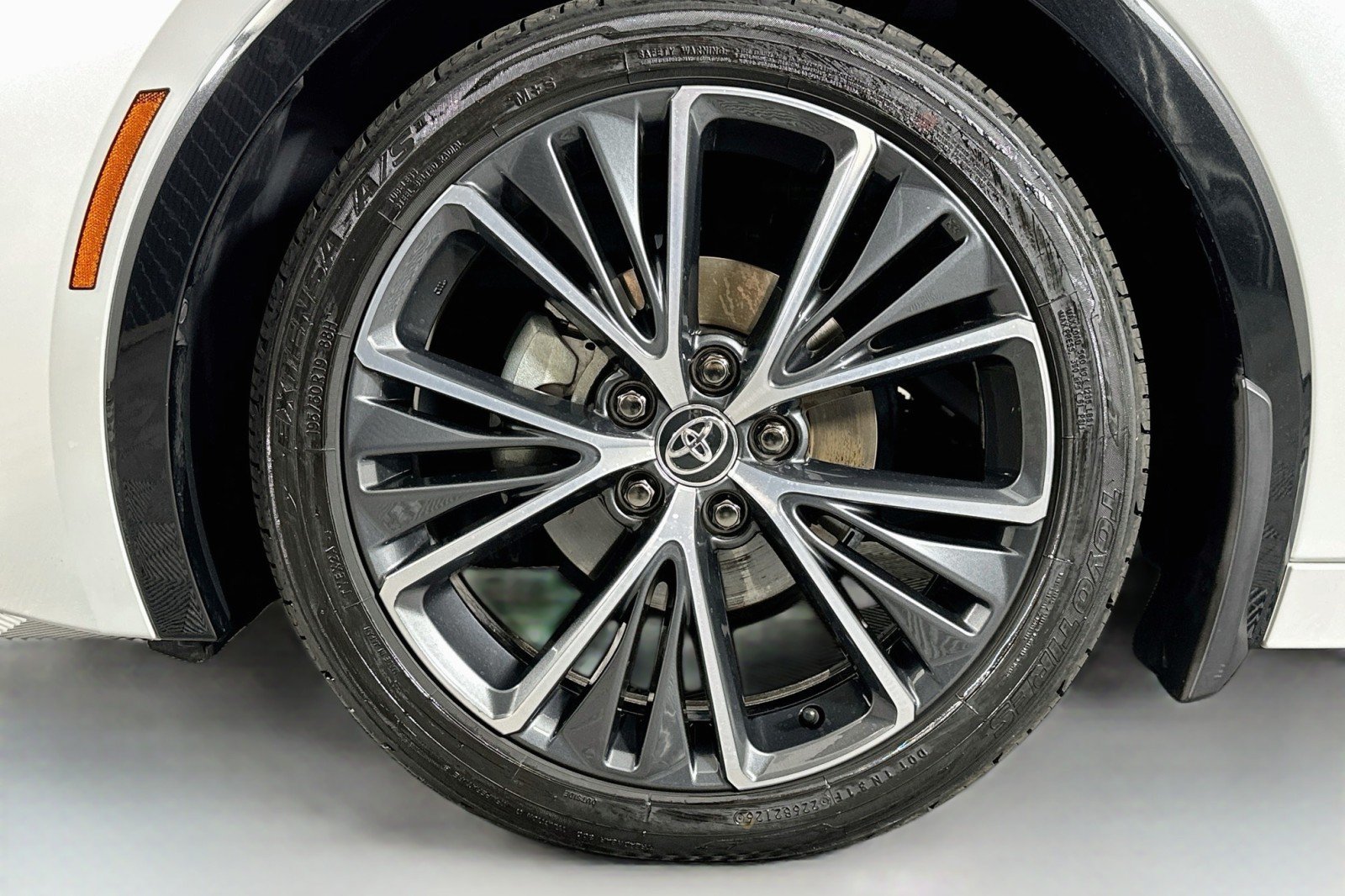 Used 2024 Toyota Prius XLE FWD image 11