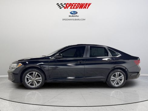 Certified 2023 Volkswagen Jetta SE w/ Panoramic Sunroof Package image 6