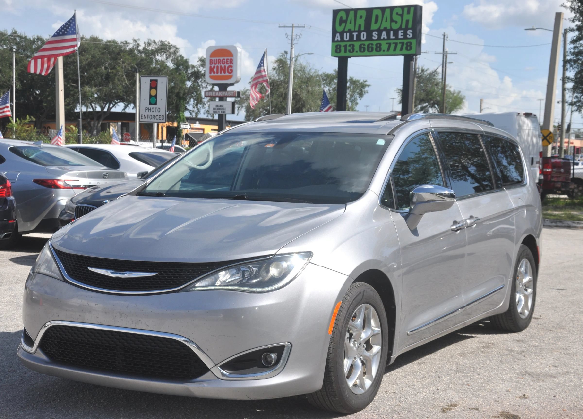 Used 2018 Chrysler Pacifica Limited FWD image 32