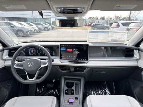 New 2026 Volkswagen Tiguan SE FWD image 22