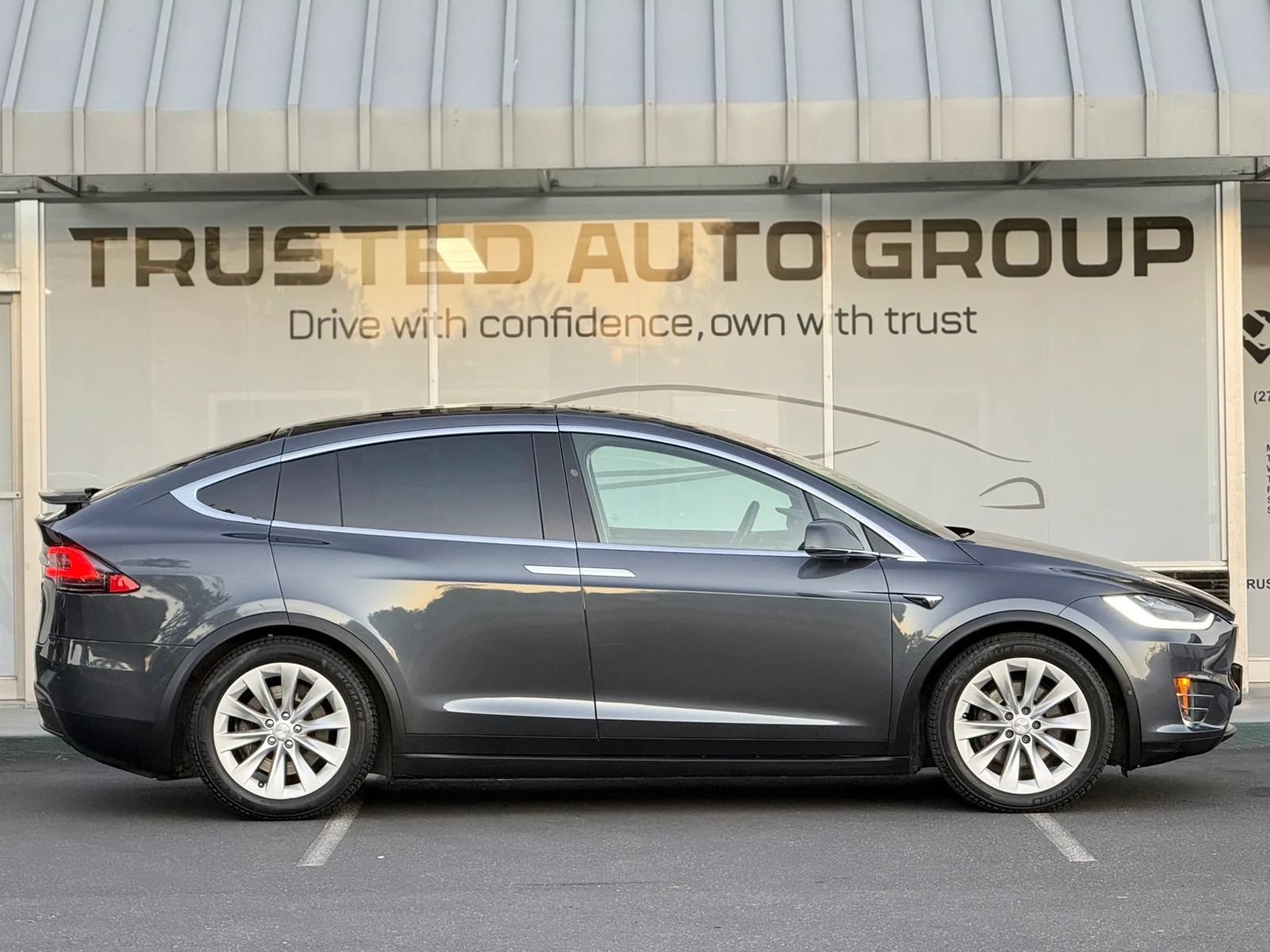 Used 2017 Tesla Model X 100D AWD/4WD image 5
