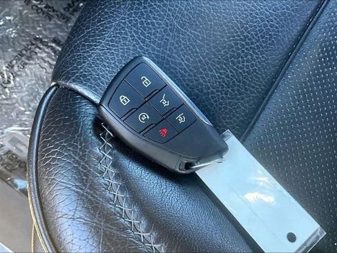 Used 2023 GMC Yukon Denali image 11