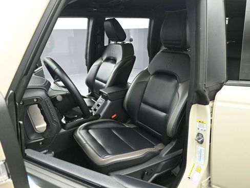 Certified 2025 Ford Bronco Outer Banks w/ Sasquatch Package AWD/4WD image 9