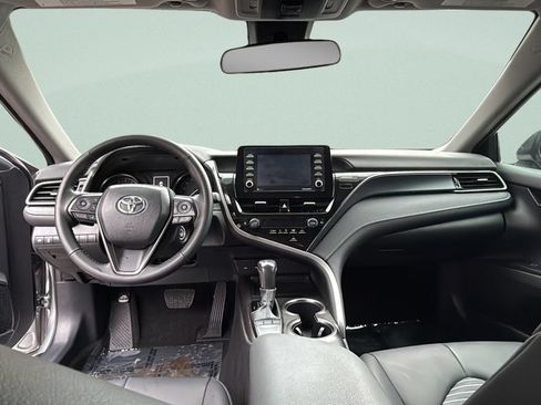 Used 2024 Toyota Camry SE FWD image 11