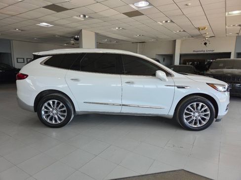 Used 2020 Buick Enclave Essence w/ Sound and Sites Package FWD image 8
