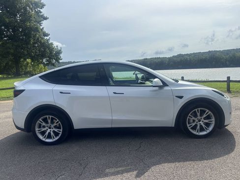 Used 2023 Tesla Model Y Long Range AWD/4WD image 2