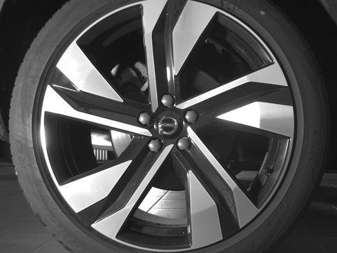 Certified 2023 Volvo XC40 B5 Ultimate w/ Protection Package Premier AWD/4WD image 28