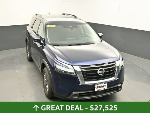 Used 2025 Nissan Pathfinder SV FWD image 41
