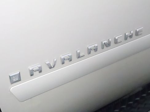 Used 2009 Chevrolet Avalanche LT w/ Luxury Package AWD/4WD image 20