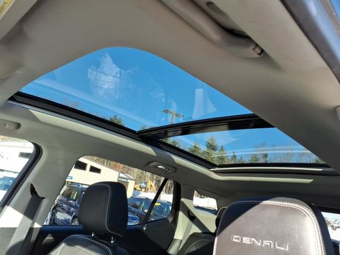 Used 2019 GMC Terrain Denali w/ Advanced Safety Package image 9