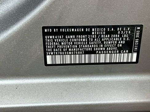Certified 2025 Volkswagen Jetta SE w/ Sunroof Package FWD image 32